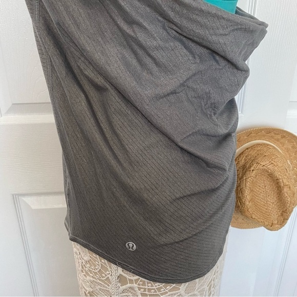 Lululemon Wild Tank Heathered Slate Blue Tropics fabric sweat-wicking size:6 - Picture 12 of 16